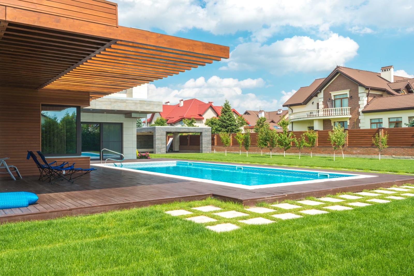Compact Courtyard Pool pool design inspiration in Austin, TX